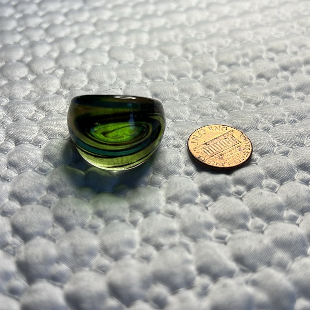 Murano Style Green Swirl glass ring. Size 7. - Picture 5 of 8